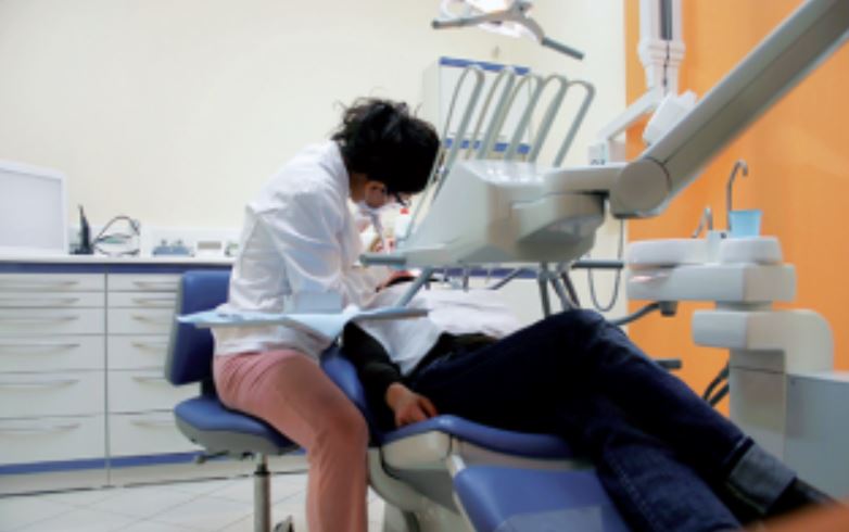înșelătorii prin clinici dentare în Spania