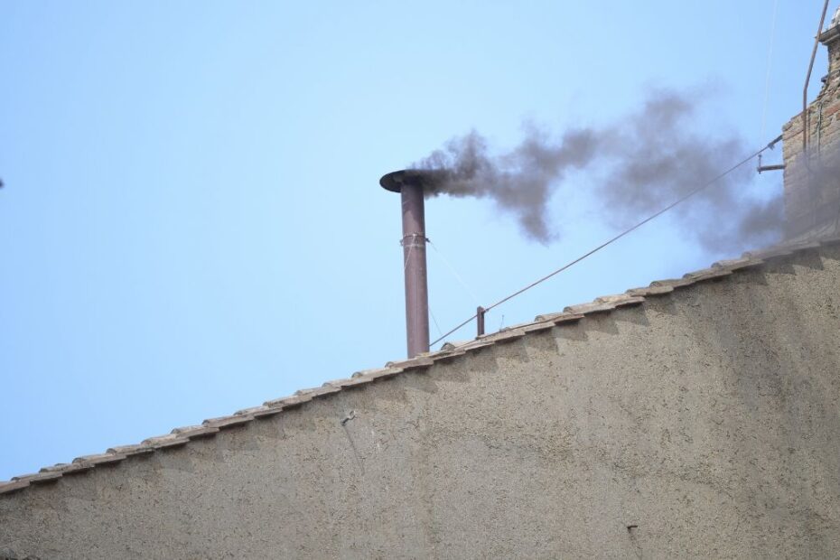 Fum alb noul Papă a fost ales