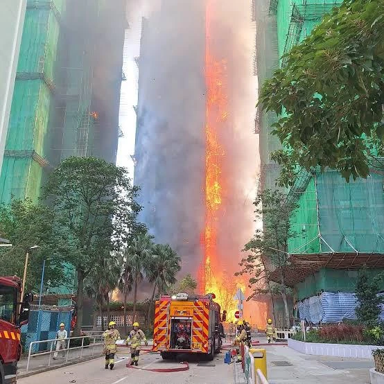 Hong Kong, incendiu în zgârie-norii din Tai Po: ar putea fi vorba de sute de morți