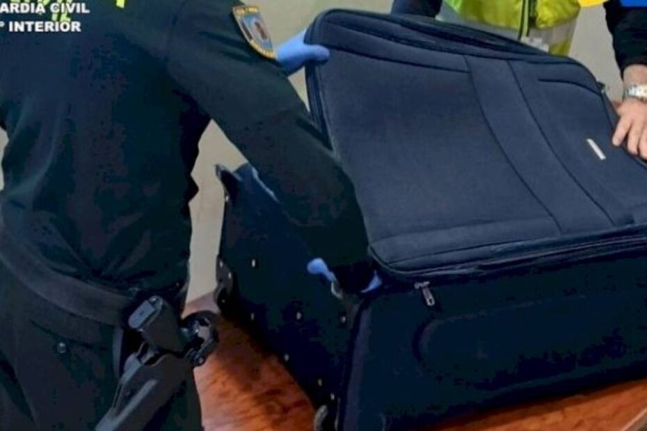 Descoperire uluitoare în bagajul unui român pe aeroport în Spania