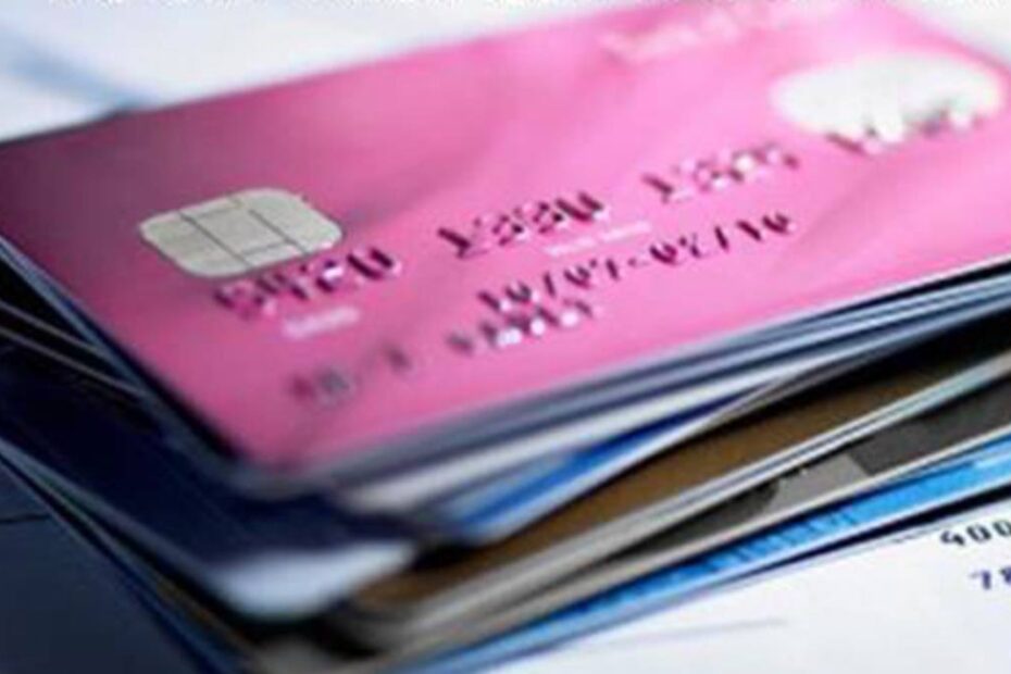 Carduri de credit pe un birou