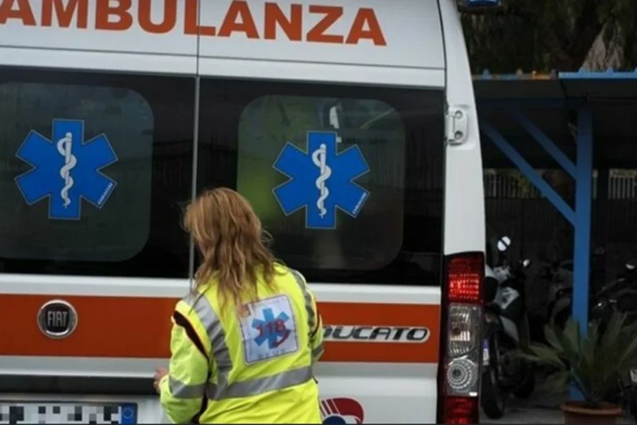 Ambulanță 118 folosită pentru intervenții după masa festivă de Revelion