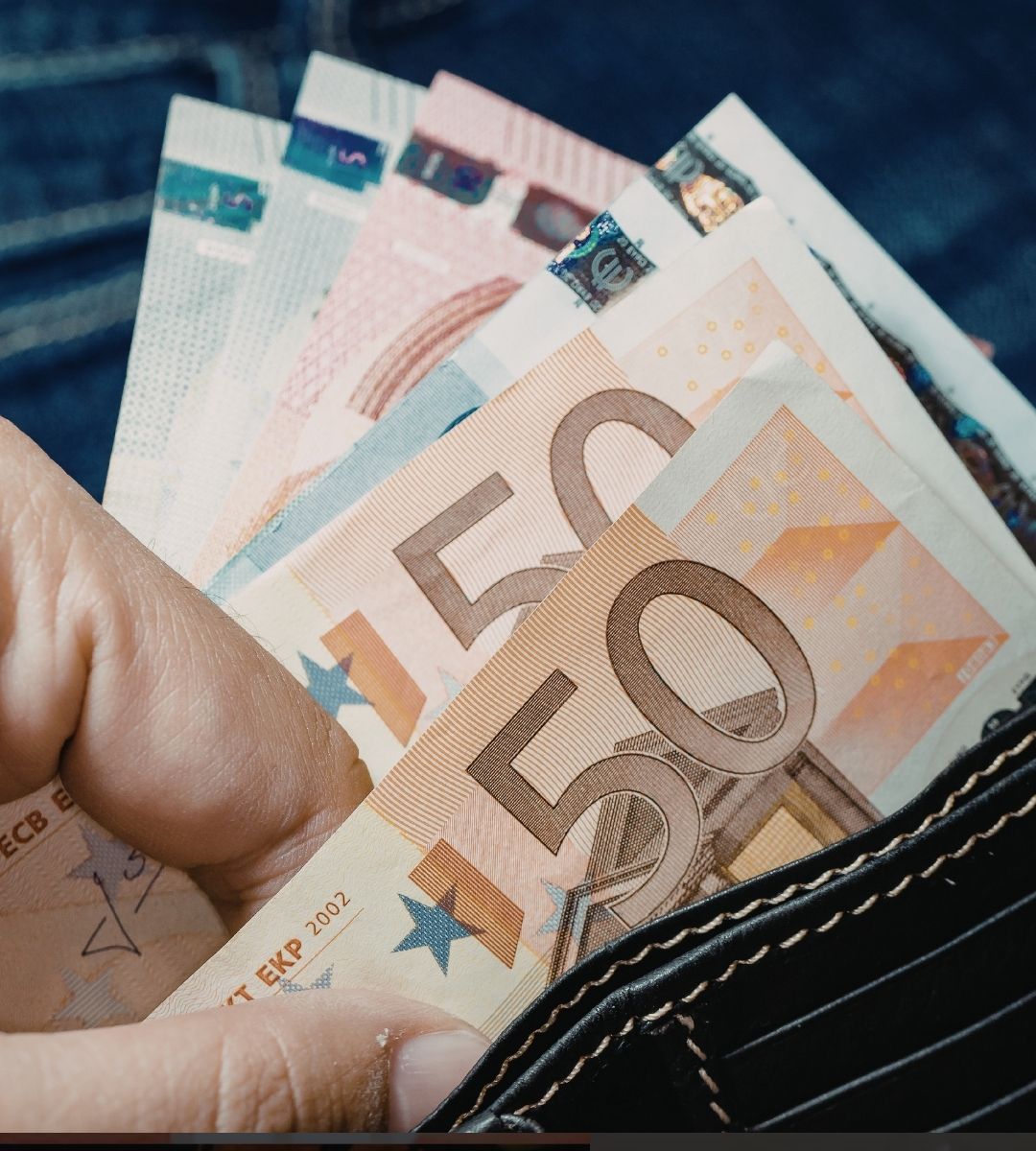 Salariul minim în Spania crește la 1.221 €: consens între stat și sindicate în pofida refuzului patronatelor