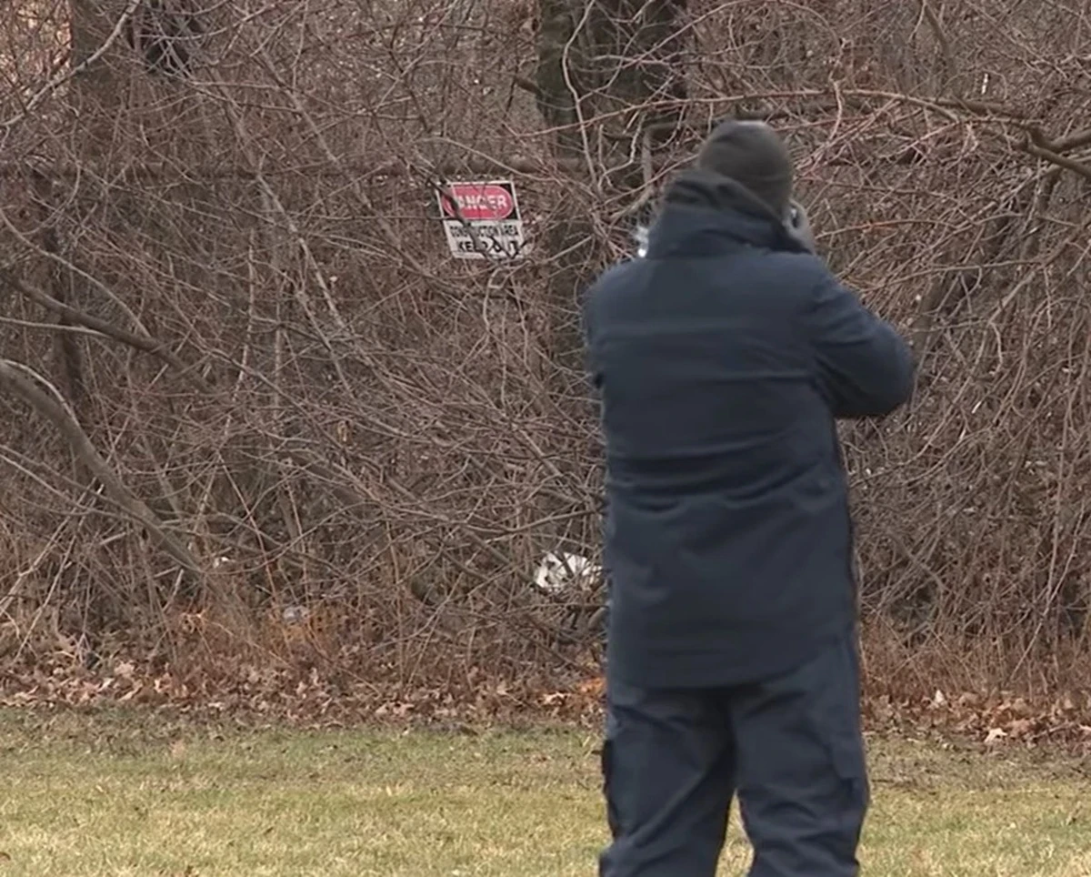 Câmp din Cleveland unde au fost găsite corpurile a două fetițe îngropate în valize