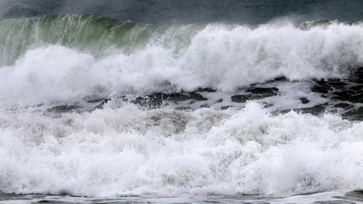 Și-a înecat fetița de 20 de luni în mare